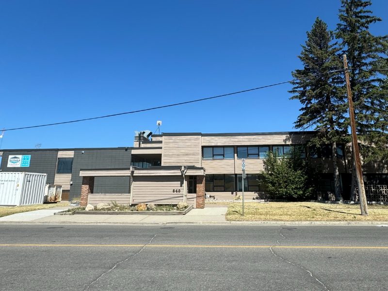 Calgary SE office: the office building, front side